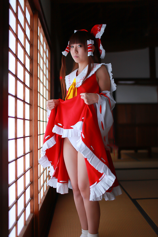 [Cosplay] Reimu Hakurei with dildo and toys - Touhou Project Cosplay